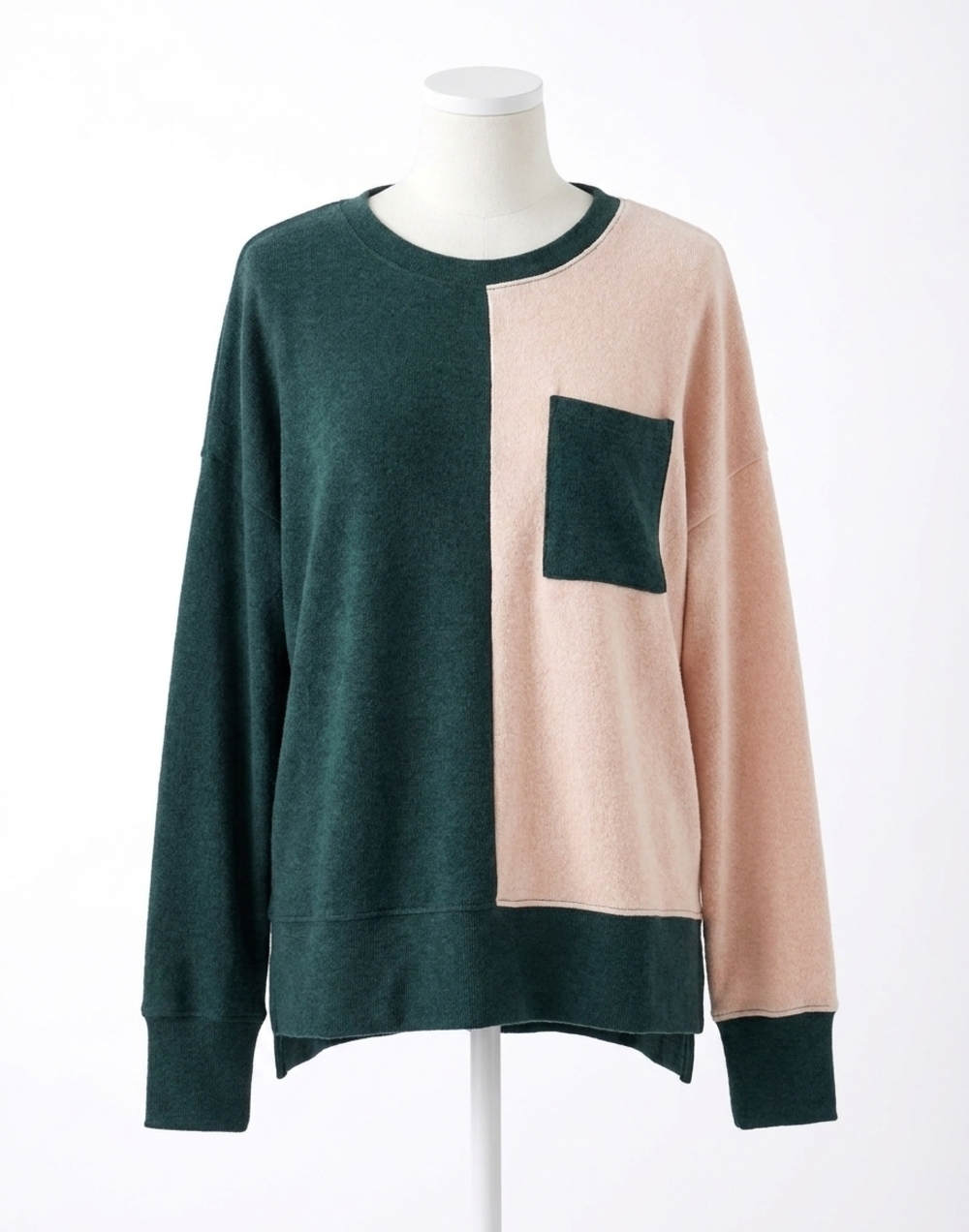 NEW GILLI brushed color block top in emerald green/cream